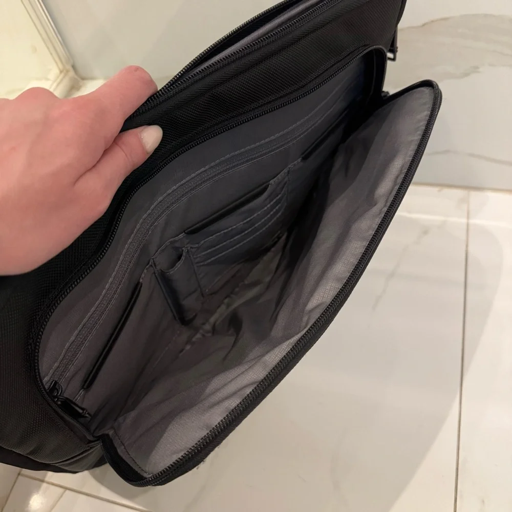 TUMI Alpha 3 Large Laptop Cover – Great Condition